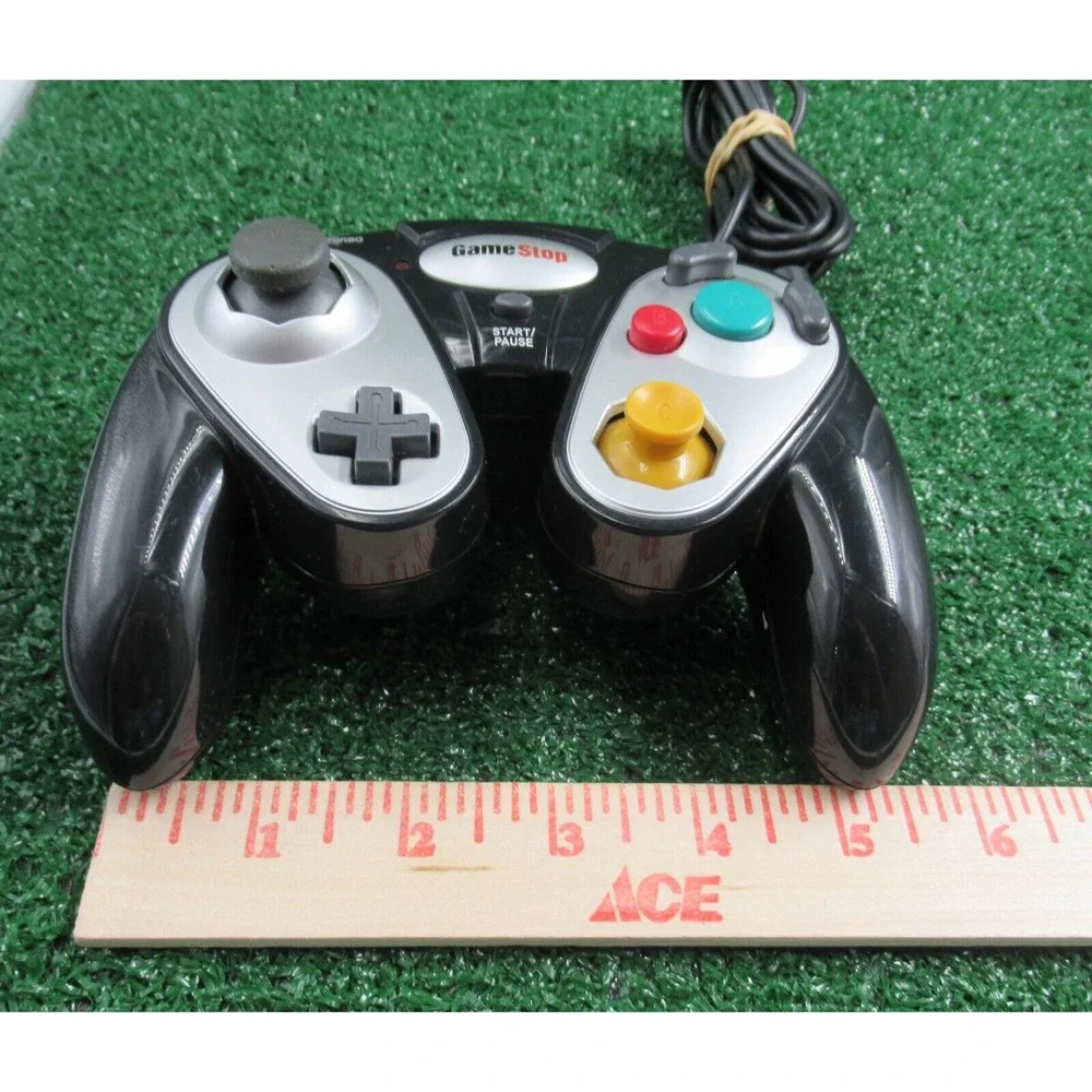 Nintendo GameCube GameStop Wired Black‎ GamePad Controller Black